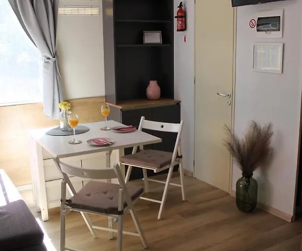 캠프장 Mobile Home Sunny Day 비오그라드나모루