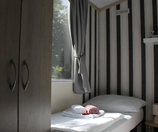 Mobile Home Sunny Day 비오그라드나모루